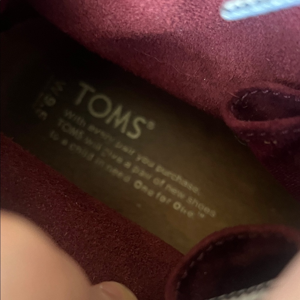 TOMS - Picture 3 of 3
